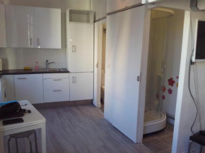  Nice Apartment Backpackers S1 & S2  Ницца